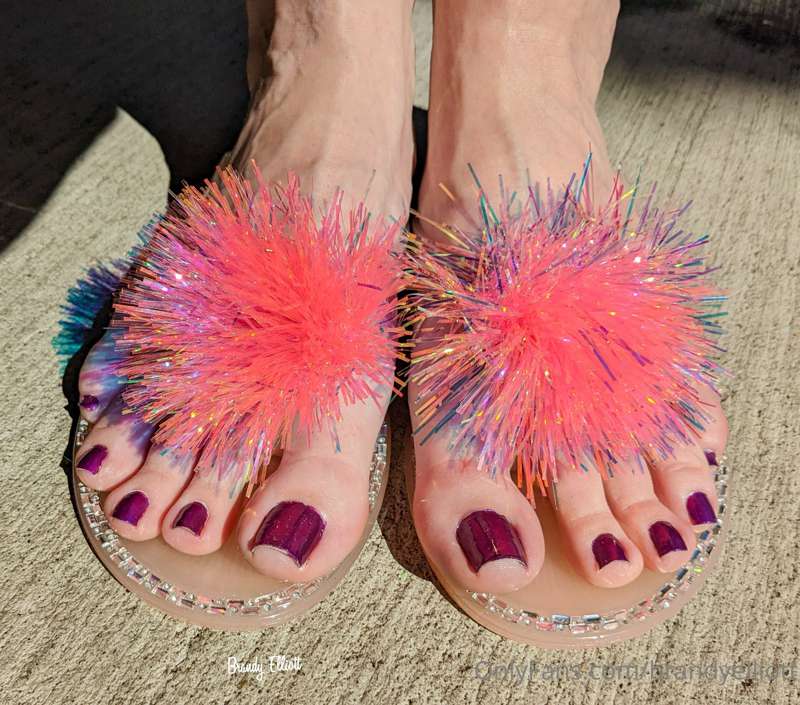 💕 my new favorite flip flops 💕 y'all spoil me rotten 👸
