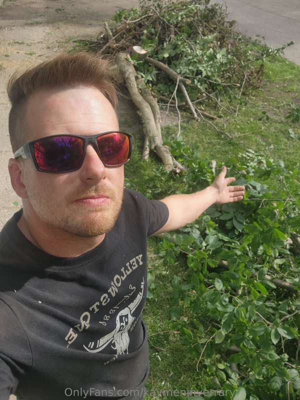 Do you like a man with skills? Chainsaw skills.
