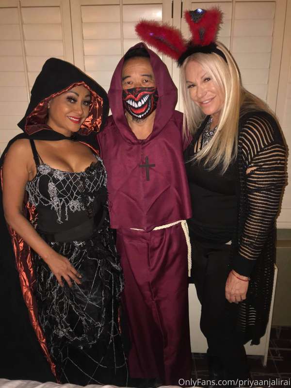 My Halloween costume hanging with Kat Cleavage on freemont i.. 3