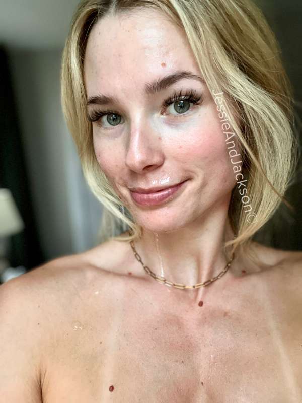 **Facial of the day**
Being covered in cum makes me so horny.. 3