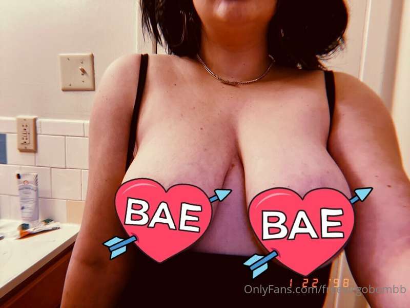 my huge titties 😍 swipe to see the full pic 🤪