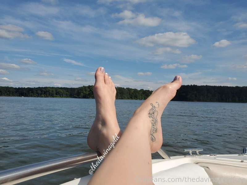 My feet make the scenery that much better...don't you agree?..