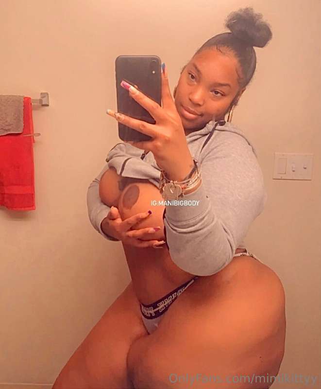 FaceTime Ready! #tittytuesday💓😌 1