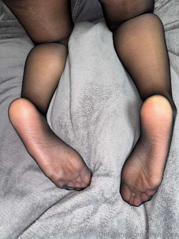 Some hot nylonsoles in my favourite black nylon pantyhose 👅🍑 2