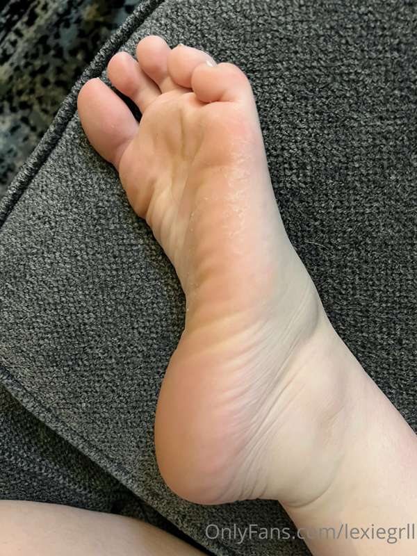Also my feet have been superrr dry from the weather warming .. 1