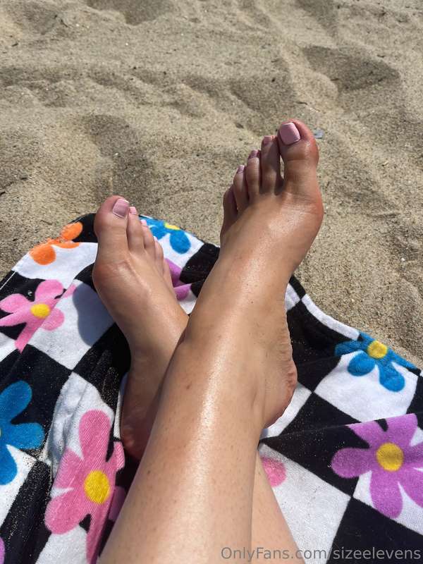 Need some cream for my back☀️⛱️ swipe to see how damn dirty .. 8