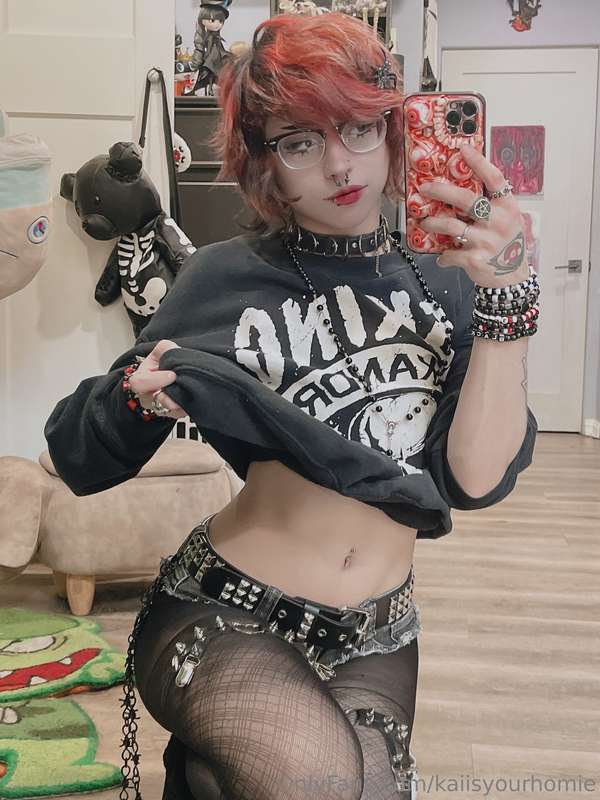 hi guys here's a little snack to hold u off.. last pic is me.. 4