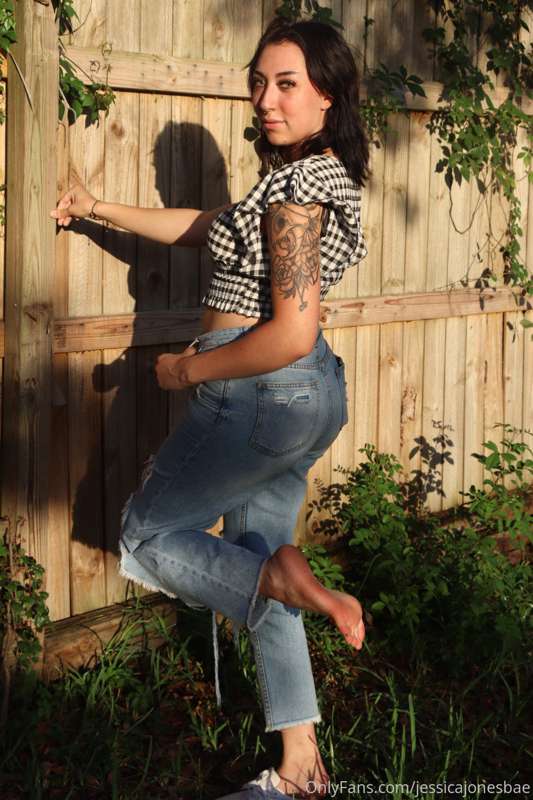 Who loves my big feet and wants a giantess custom ;) *photos.. 2