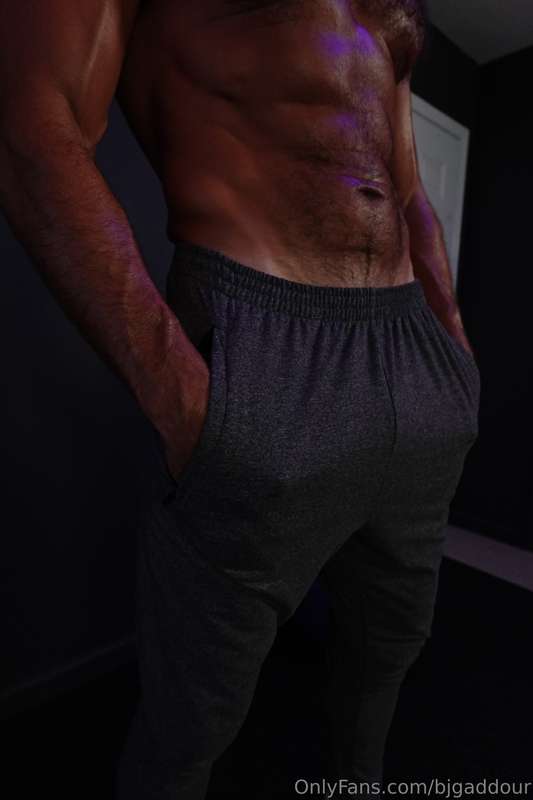 BTS: Warming Up on Set for JOGGER JERKER Shoot! Thanks to al.. 1