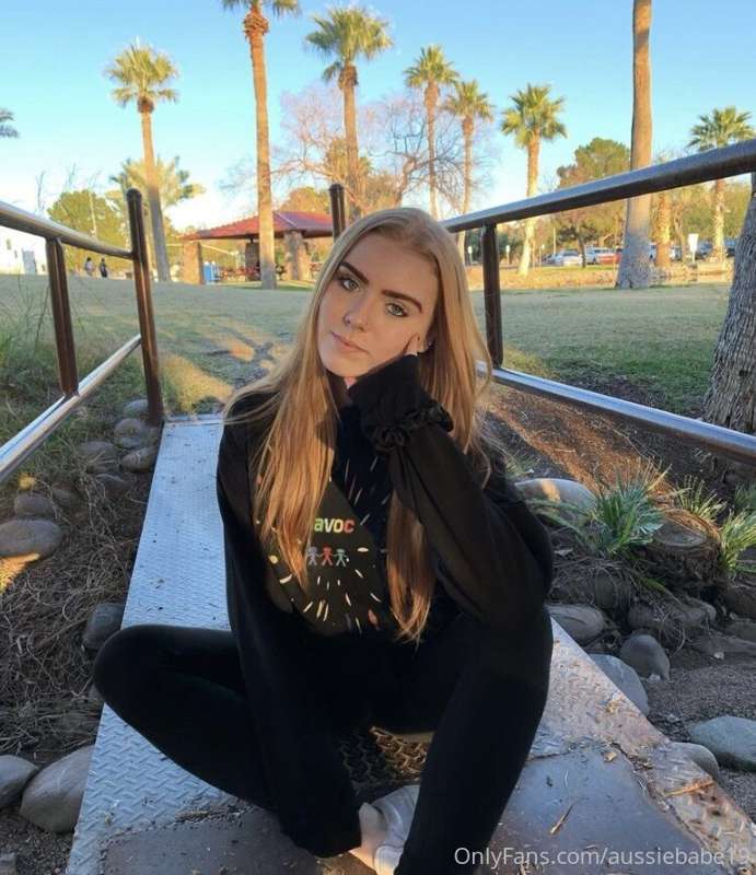 I’m online and ready to play! Tip me 10$ and check DMs