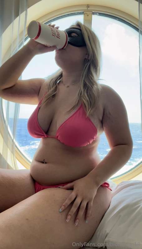(Video will be sent in DMs shortly) Blondiee spends the week.. 2