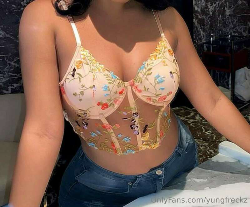 Got a new top from Shein any guesses on how this will fit? P..