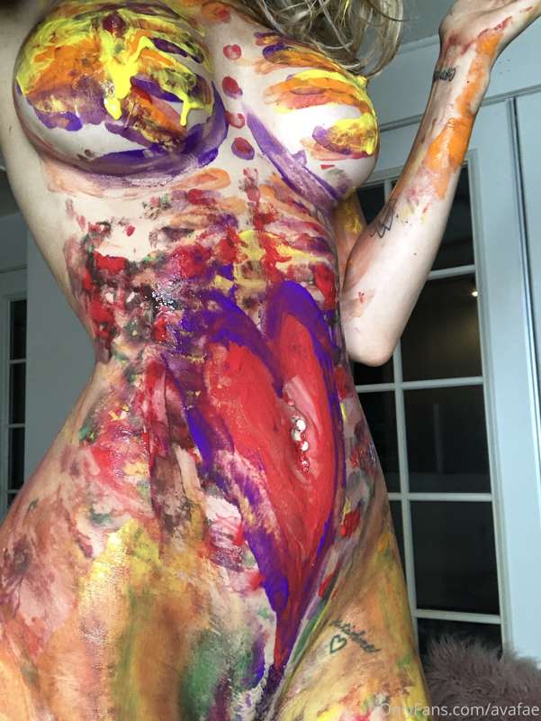 Feelin’ like some body painting needs to happen 1