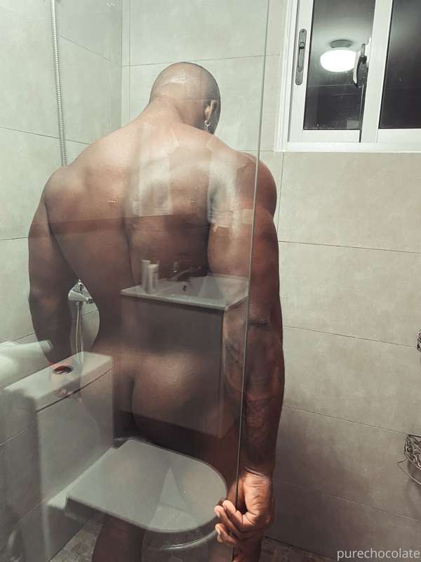 Who wants a piece of cake?🍫🎂

https://onlyfans.com/purechoco..