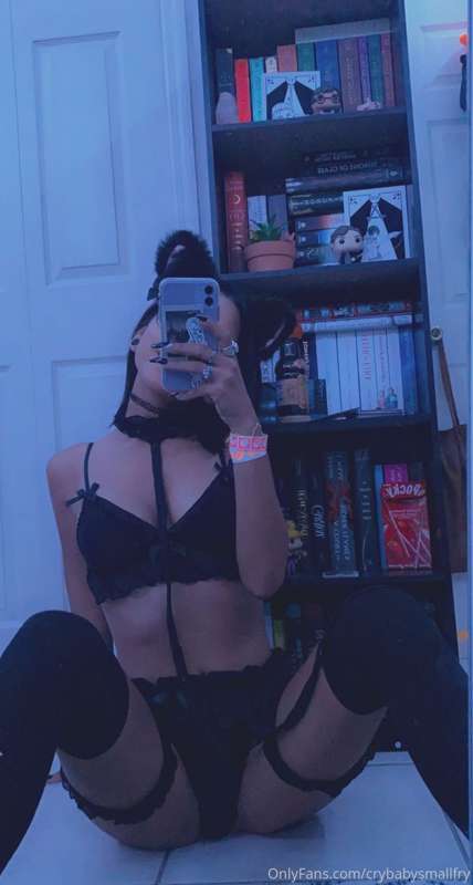 with all of that being said here’s a cute pic of me in my ne..