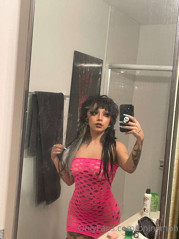 Hiii! If you requested a custom and I haven’t sent it to you.. 1