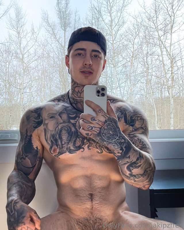 Would you sit on my lap 😳..?My NUDES 🔞👉 @JakipzOnlyfans.com/..
