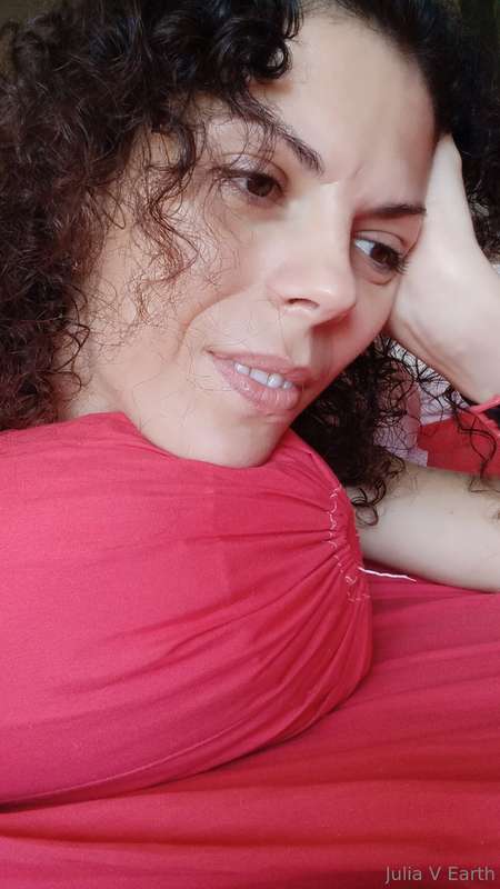 Do you like this romantic woman? ❤️❤️❤️ 4