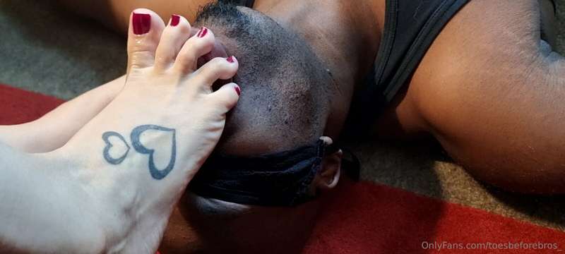 @lananoccioli makes me lay on my back and uses my face to sm.. 1