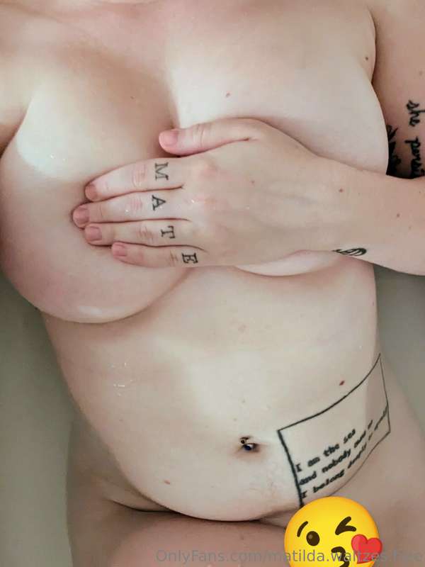 Felt sexy in the bath and wanted to share with you 
Two quic..