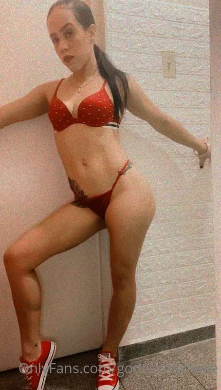 ”Si la ves como va, ella es pura sensualidad, como ella ya n.. 1