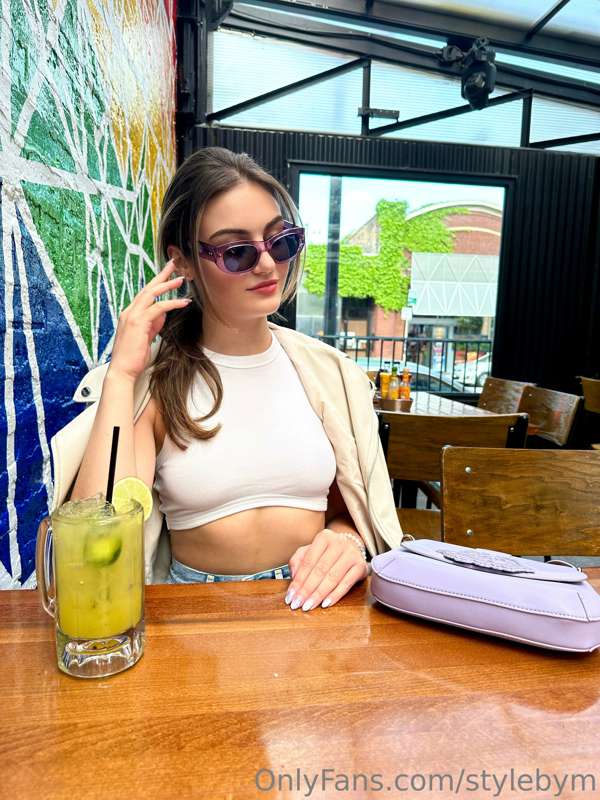 Sometimes all you need to make you happy is a margarita✨🎉

W.. 2