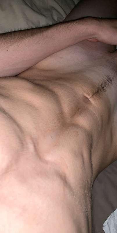 Morning guys😈

Look at the cum dripping down my body💦

Who’s..