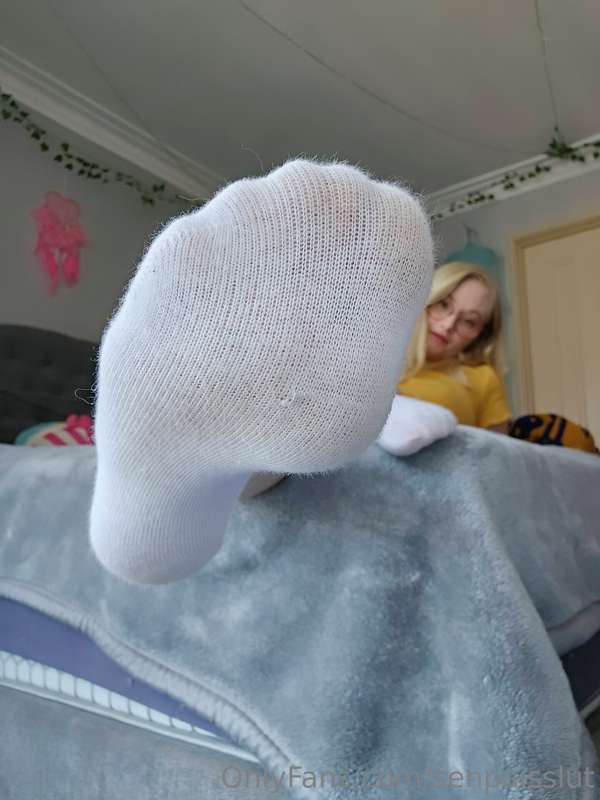 I love being able to see my pretty toes through my socks lik.. 5