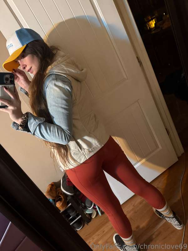 Feeling sexy in this cute af outfit! When I look good, I sho.. 13