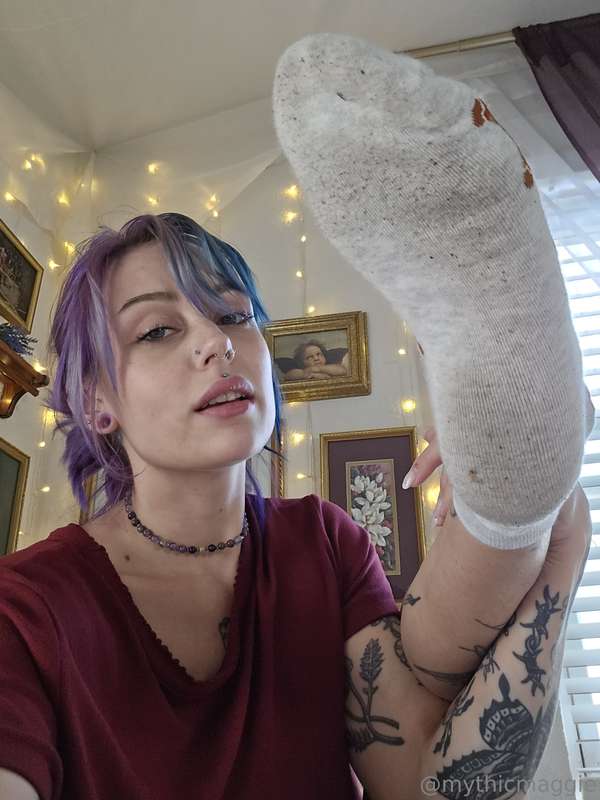 I know you're amused by this, my little footboy 🤭 I bet your..