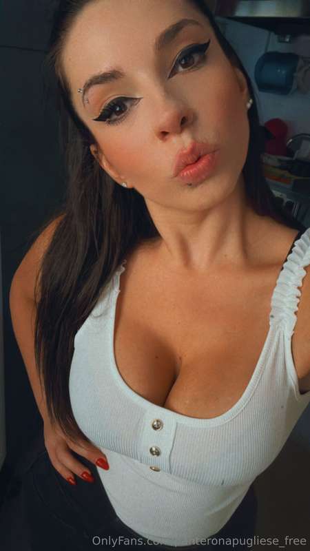 Maglietta da sfilare. Ci siete? Ho voglia di cam 💦💦💦 Vi ho m..