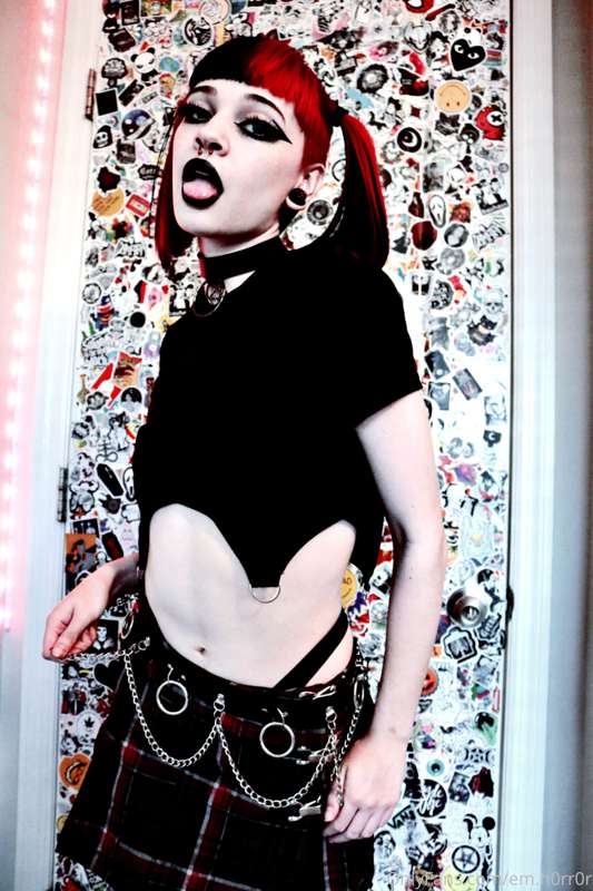 💕can I be ur sp00ky gf ??