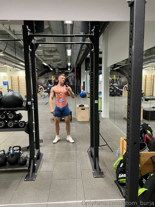 Some pics for y’all 😏💪 4
