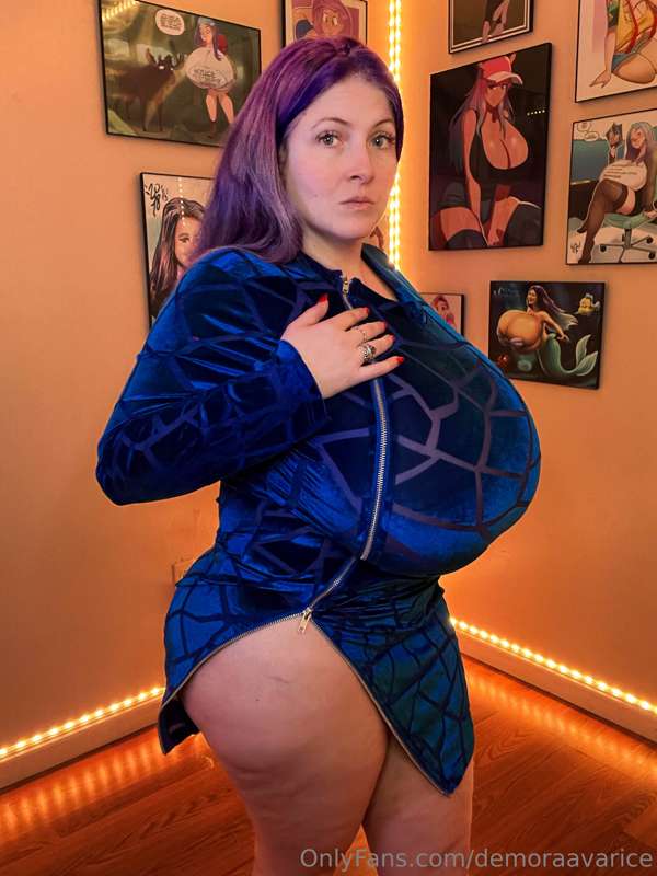 Some more with the blue dress. I'm heading out this evening .. 10