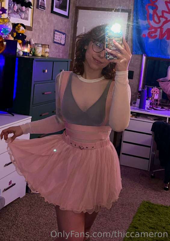 cute new clothes :p it’s gonna be a fun night 👀 (im gonna ma.. 3