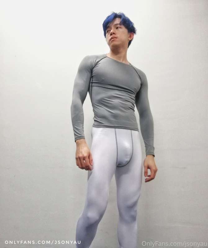 You like full white or gray and white? I was hoping the whit.. 1