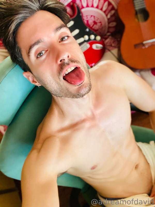 Day 8 of no shave... day 5 of no cum 🙈 Wanna help with the l..