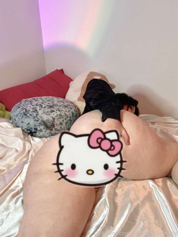 PPV: Tip me 24$ under this post to unlock this 3 pussy pics .. 2