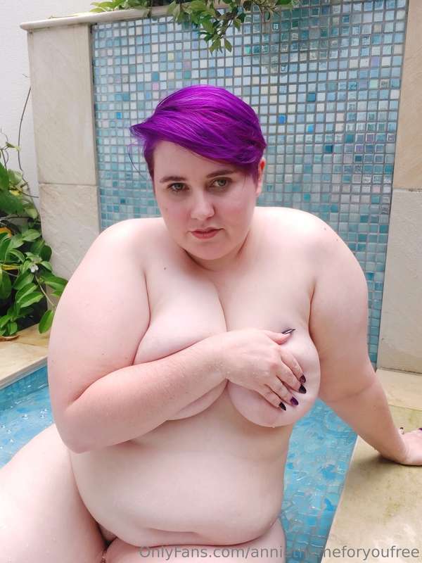Join @anniethymeforyou for titties!! 