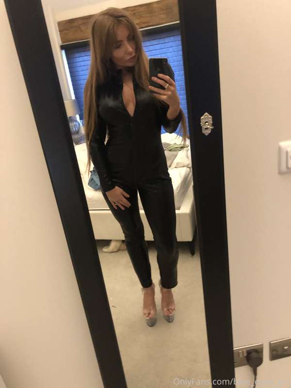Today’s outfit 😘 3