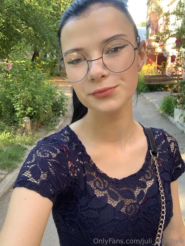 How do you like my new glasses? Do they suit me?😎 2