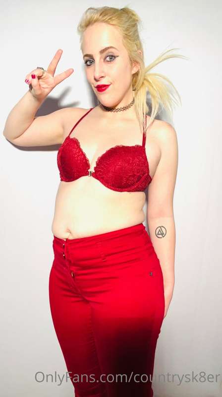 Red is my favorite color with my blonde hair (; 3