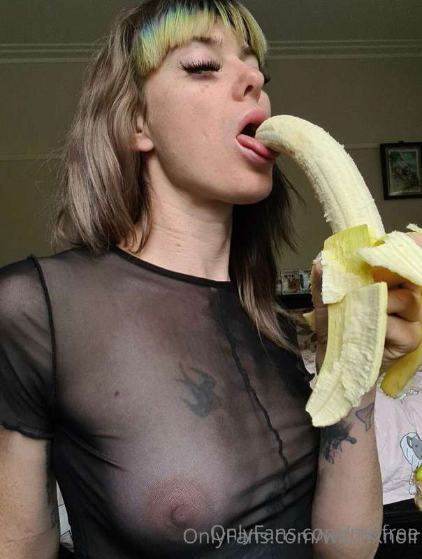 Follow my hot tattooed fitness babe from Australia. She has .. 4