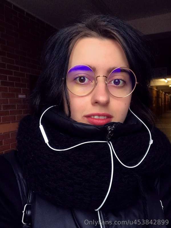 I absolutely love how I look in glasses! I used to need them.. 1