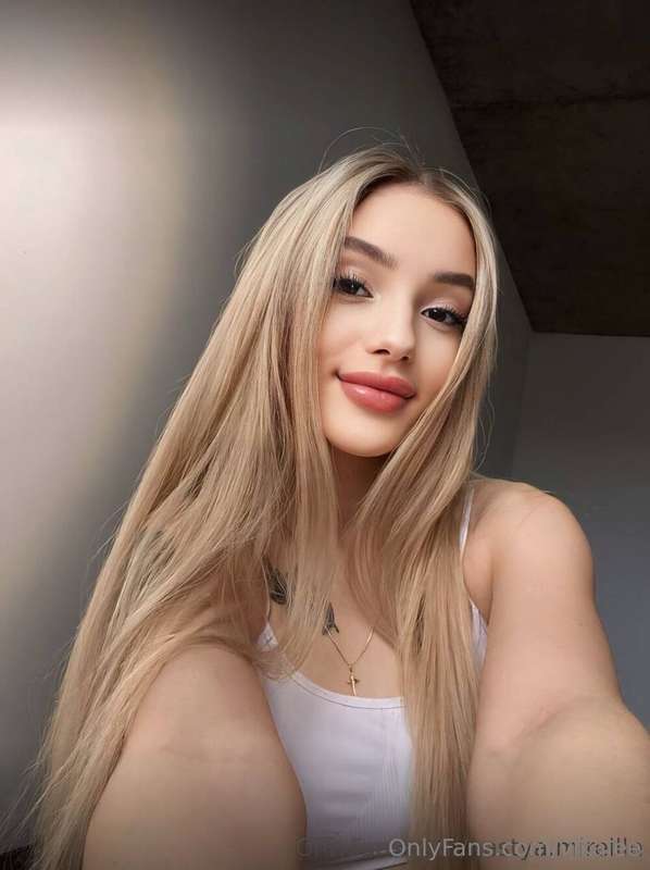Let me distract you👉@nastya.mireille💋 Cute girl @nastya.mire..