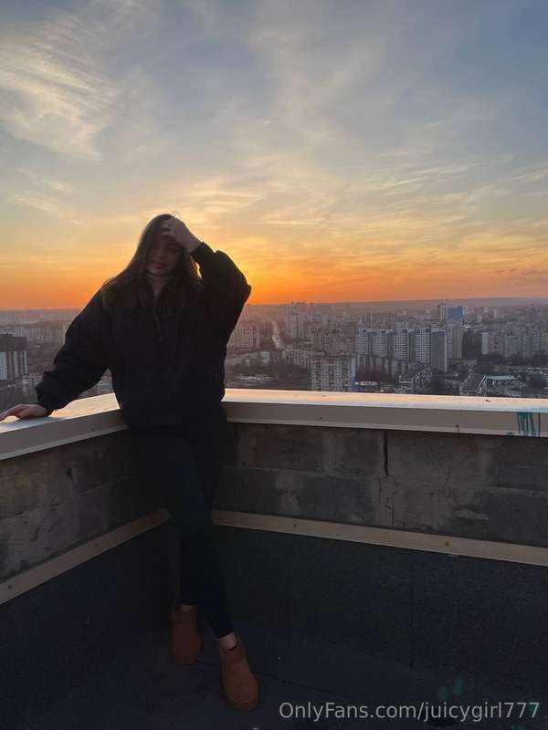 I love sunsets and sunrises, they have the beauty of the wor..