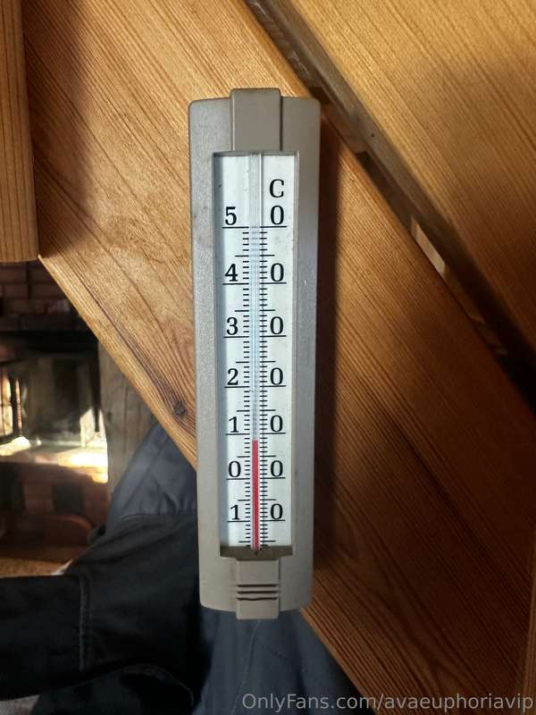 I got the fire going, pretty cold here 🙈 1