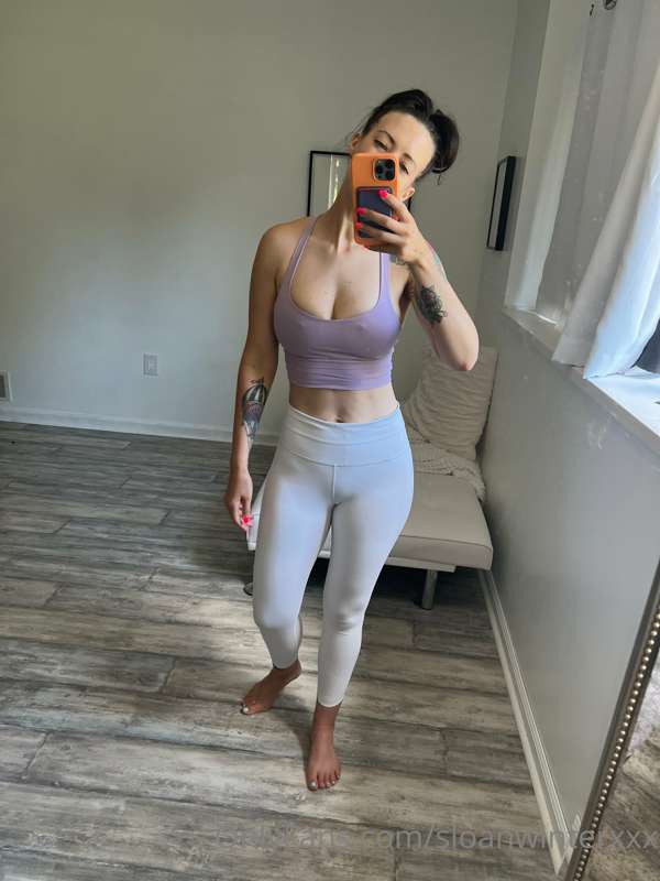 White vibes for the gym today 💜🤍