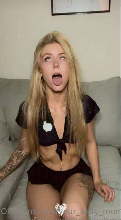 Innocent blonde made a super dirty OF 👅 she just lost her vi..