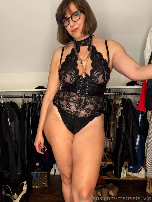 GRWMGet ready with me to go to the dungeon? If I invited you.. 1